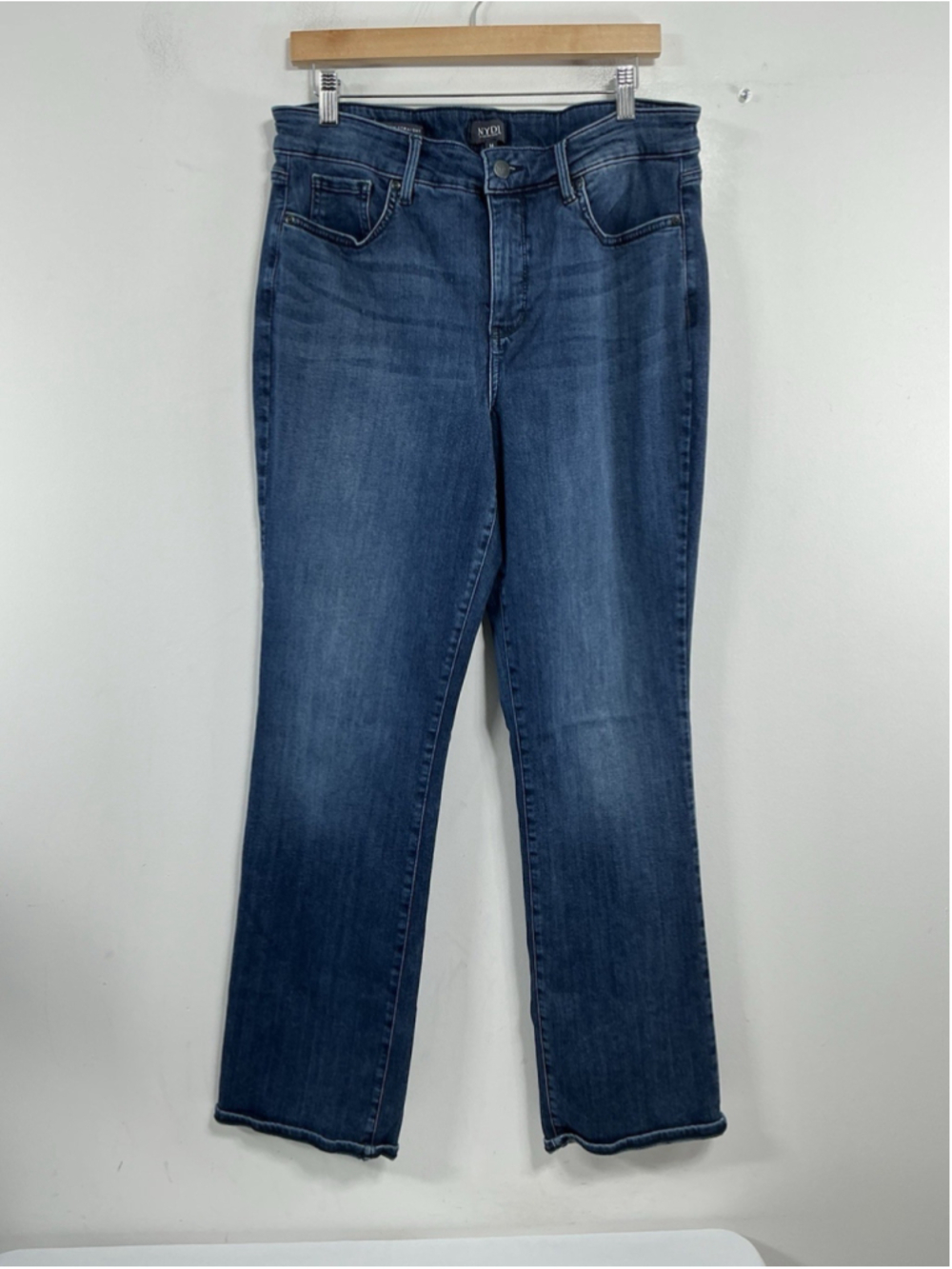 Womans Excellent Condition NYDJ Marilyn Straight Blue Jeans Size 14